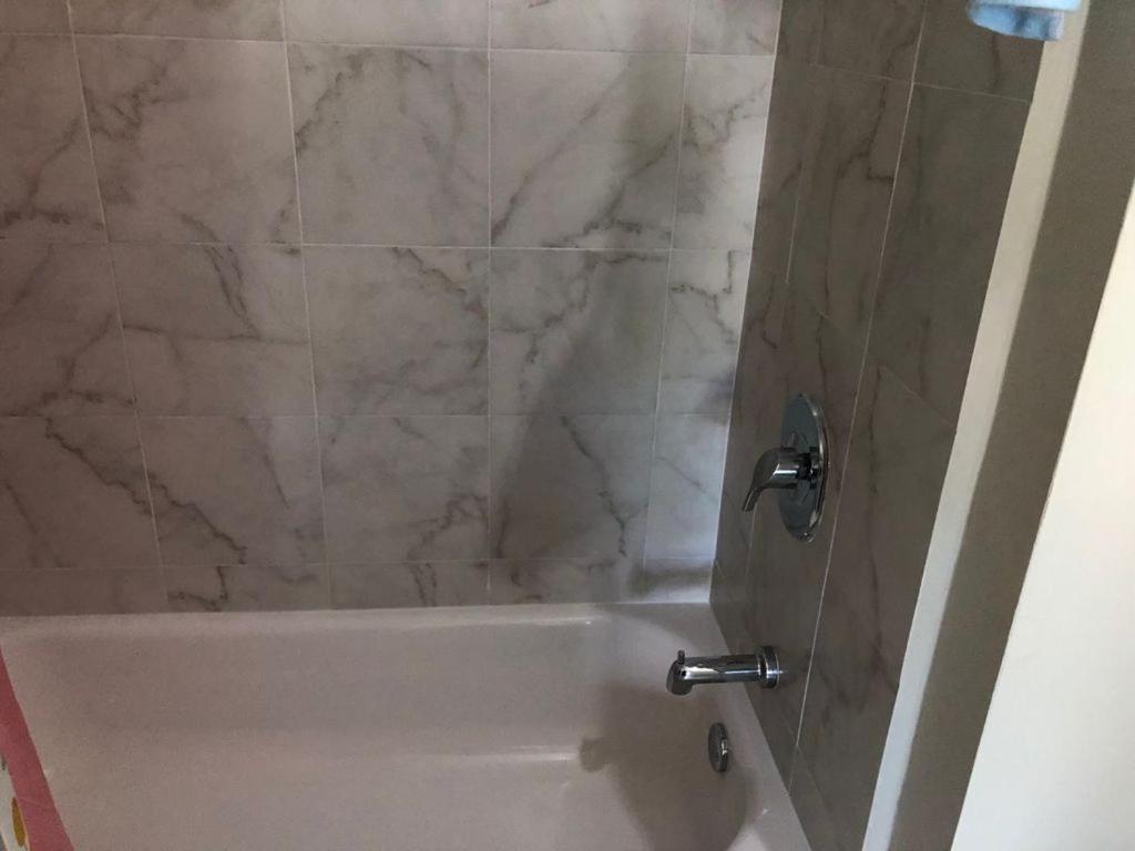 Lovely 2 Bedroom C̅ Netflix Across National Stadium 킹스톤 외부 사진